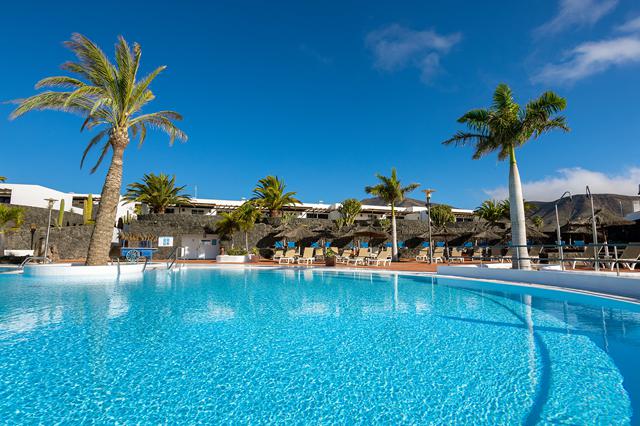 Last minute 4* Lanzarote € 740,- ▷ restaurant(s), tennisbaan, zwembad, speeltuin