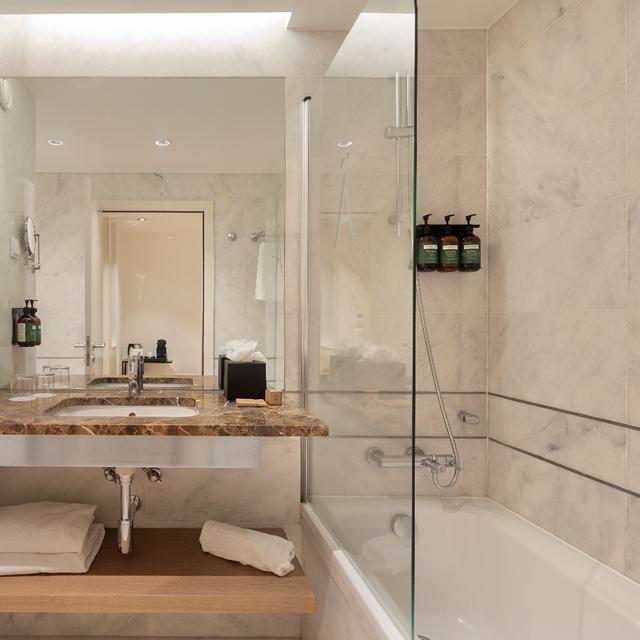 crowne-plaza-caparica-lisbon