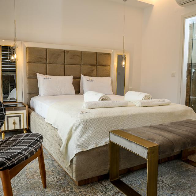 lazar-lux-beach-walk-apartment-suites