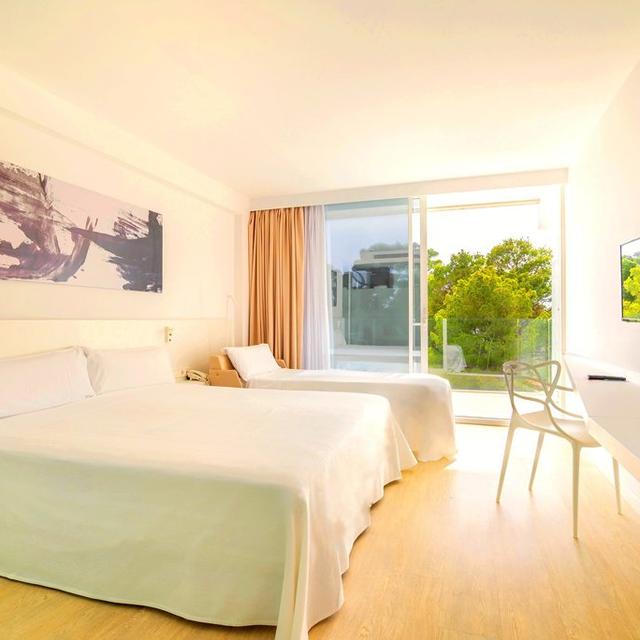 hotel-els-pins-resort-spa