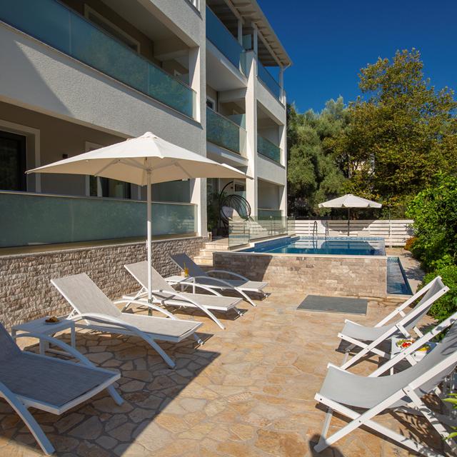 Zisis Suites