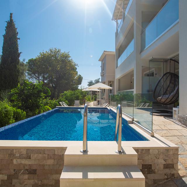 zisis-suites