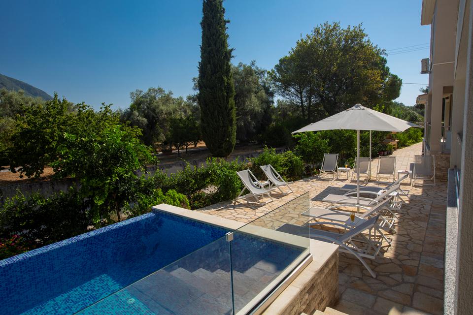 Zisis Suites