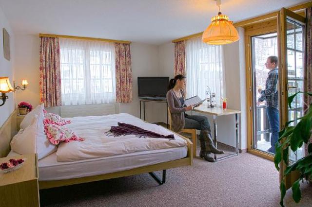 1-persoonskamer Saas-Grund € 868,- ▷ met de hond op vakantie