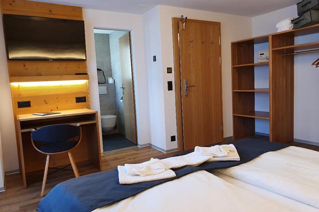 Skiën 3* Saastal € 1347,- ➤ sauna, hond is welkom, wifi, kluisje op kamer, restaurant(s), wellness