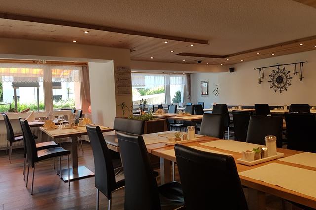 Skiën 3* Saastal € 1347,- ➤ sauna, hond is welkom, wifi, kluisje op kamer, restaurant(s), wellness