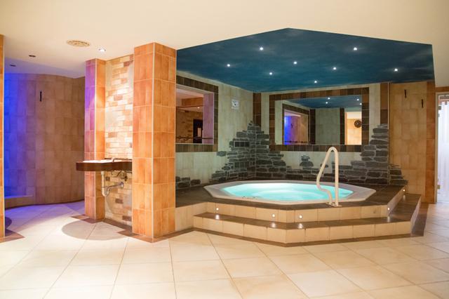 Skiën 3* Saastal € 1347,- ➤ sauna, hond is welkom, wifi, kluisje op kamer, restaurant(s), wellness