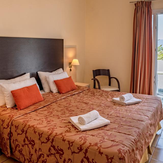 hotel-kalloni-bay