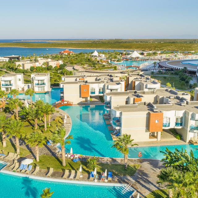 hotel-aquasis-deluxe-resort-spa