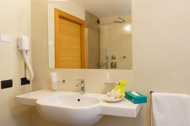 2-persoonskamer type A 4.5* Italië € 1009,- ▷ parkeerplaats, kluisje op kamer, wellness, restaurant(s), sauna, wifi