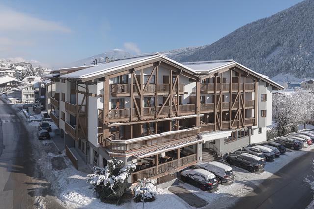 1-persoonskamer 4* Stubaital € 935,- ⁂ parkeerplaats, hond is welkom, wifi, sauna, wellness, zwembad, kluisje op kamer, fitness