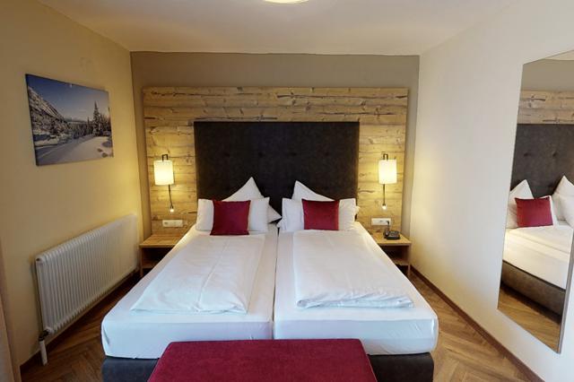 1-persoonskamer 4* Stubaital € 935,- ⁂ parkeerplaats, hond is welkom, wifi, sauna, wellness, zwembad, kluisje op kamer, fitness