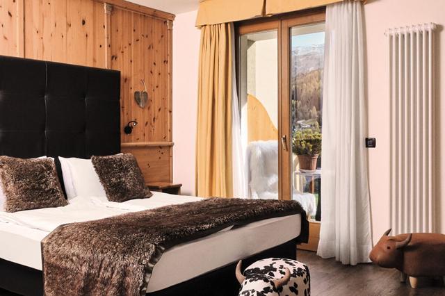 Ontspanning 4* Val di Sole € 1015,- 【zwembad, kluisje op kamer, wifi, parkeerplaats, tennisbaan, sauna, wellness, restaurant(s)】