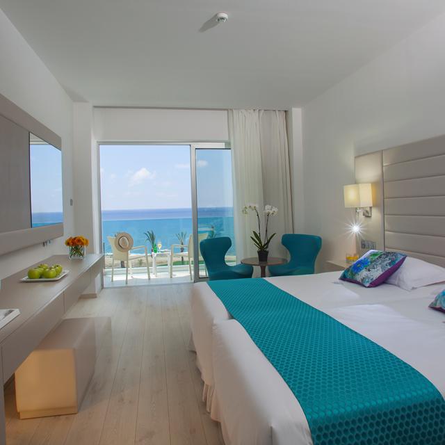 tsokkos-king-evelthon-beach-hotel-resort