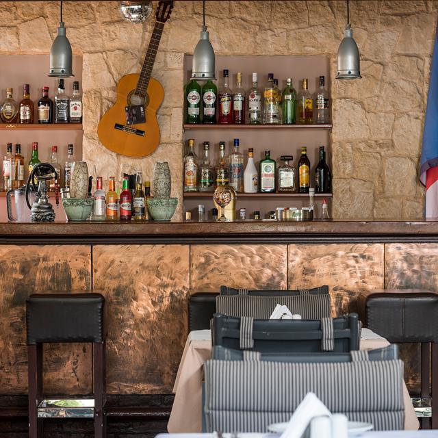 Aparthotel Elotis Suites