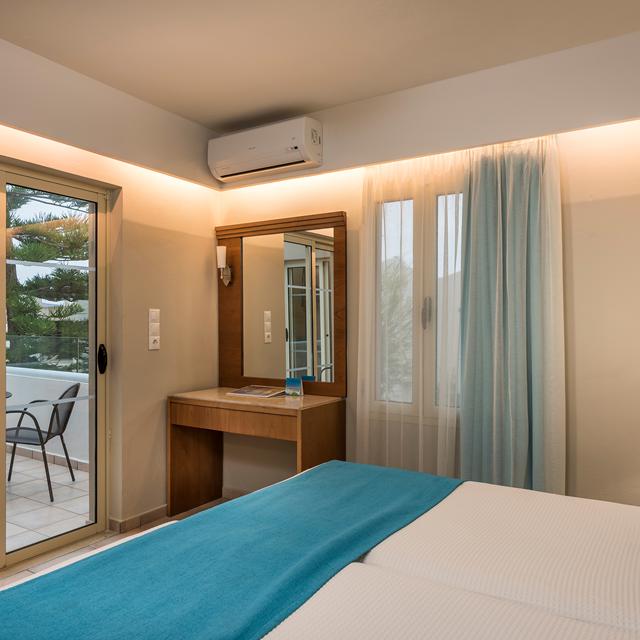 aparthotel-elotis-suites