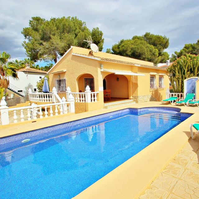 villas-moraira-met-privezwembad-inclusief-huurauto
