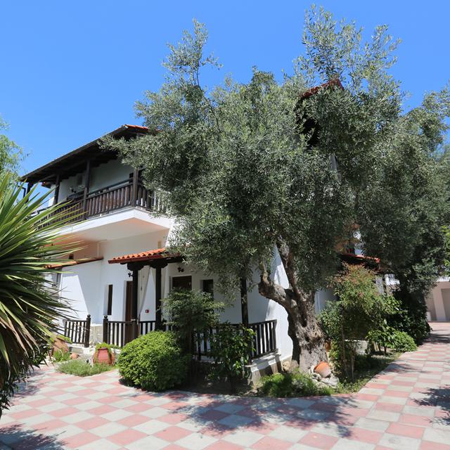 pella-house-studios-apartments