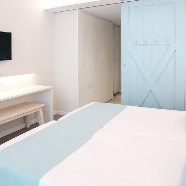 hotel-kaktus-playa-logies-en-ontbijt