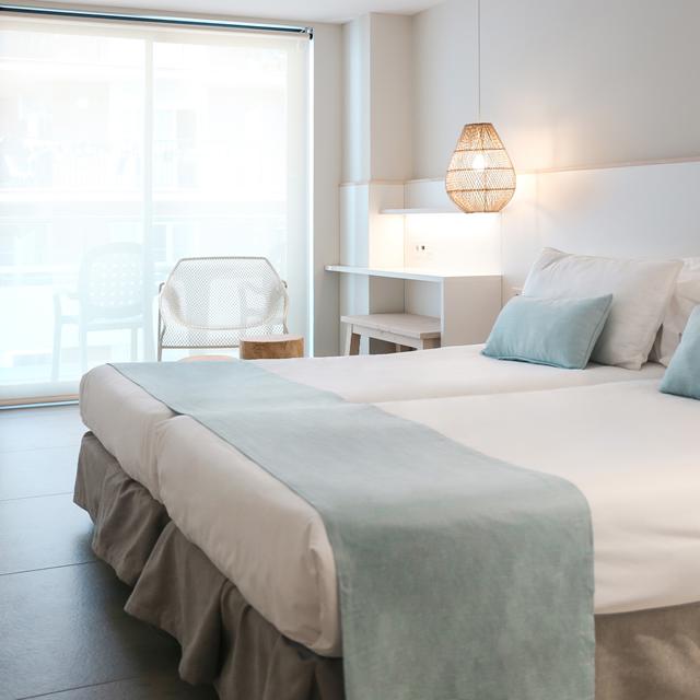 hotel-kaktus-playa-logies-en-ontbijt