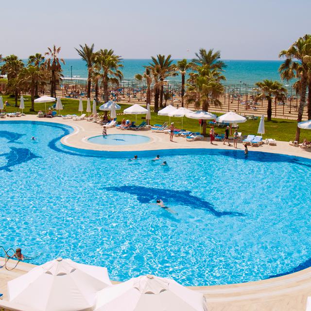 hotel-cesars-side