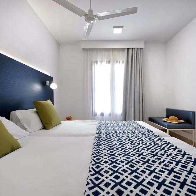 hotel-broncemar-beach