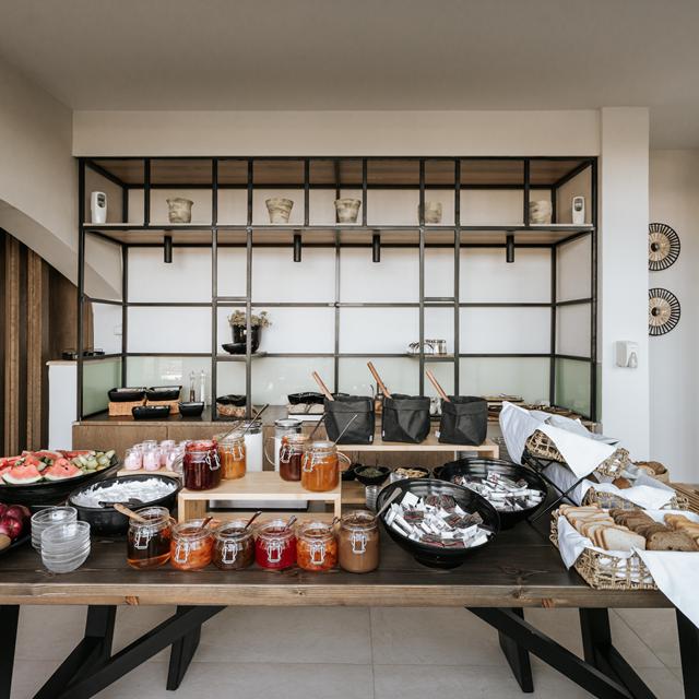 paralos-the-maxine-hotel-adults-only