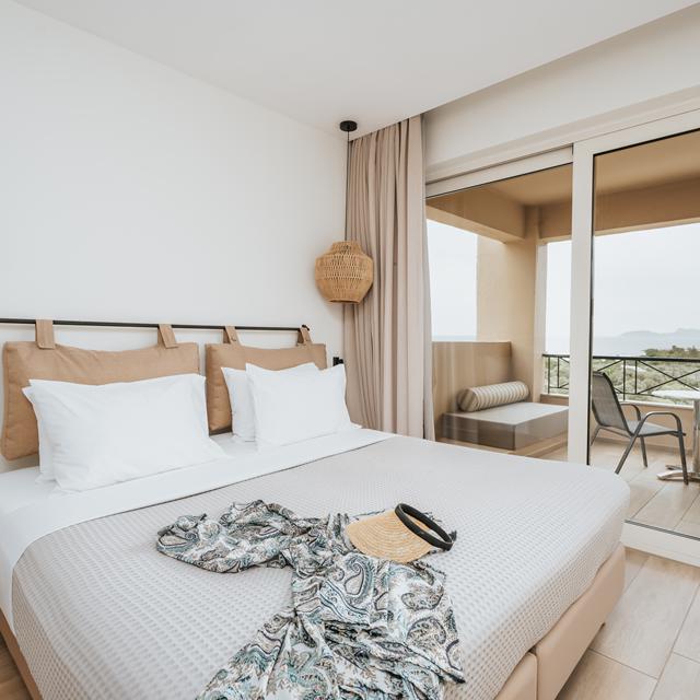 paralos-the-maxine-hotel-adults-only