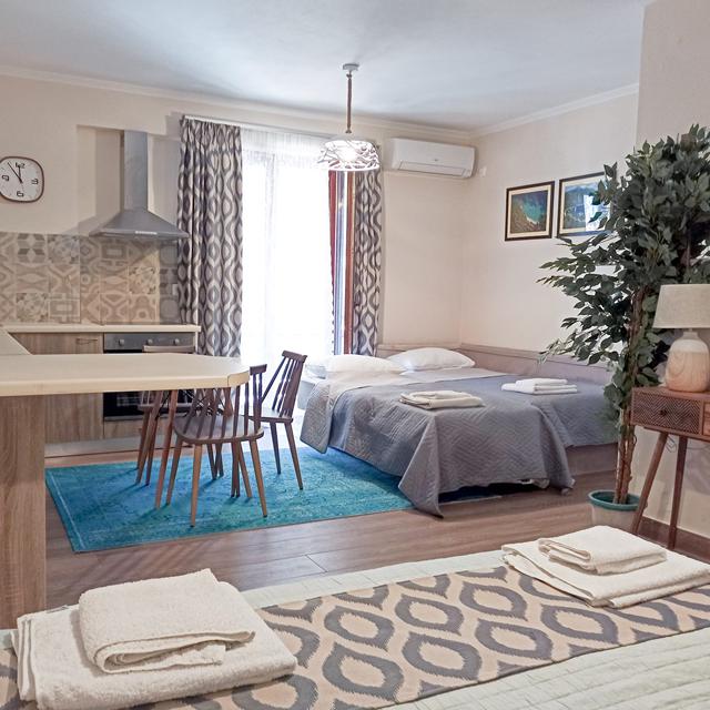 Captain's Seafront Apartments