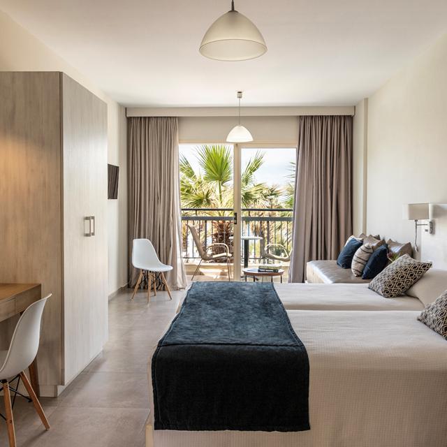 hotel-louis-paphos-breeze