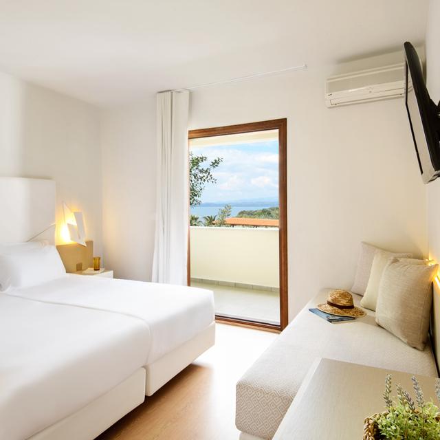 hotel-akrathos-beach