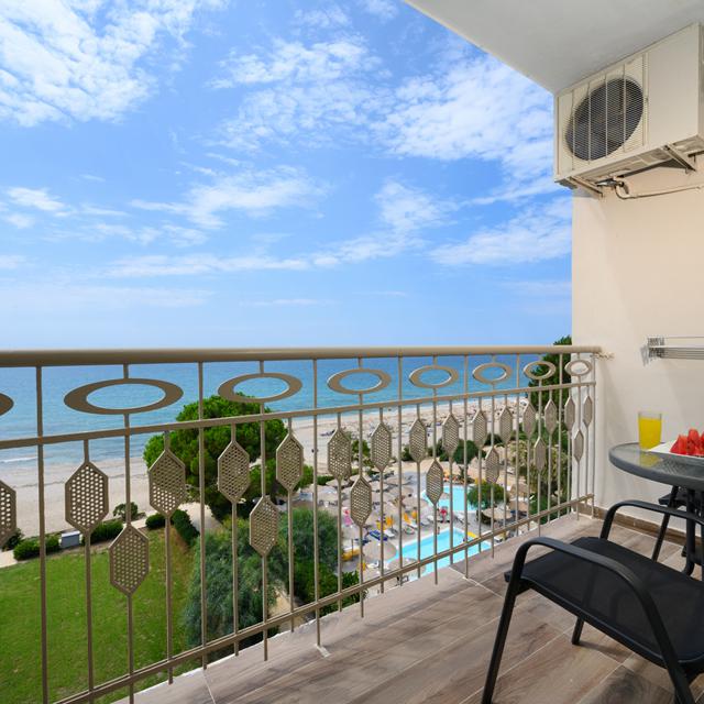 Hotel Ninos Grand Beach Resort