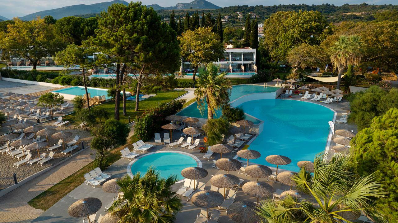 Hotel Ninos Grand Beach Resort
