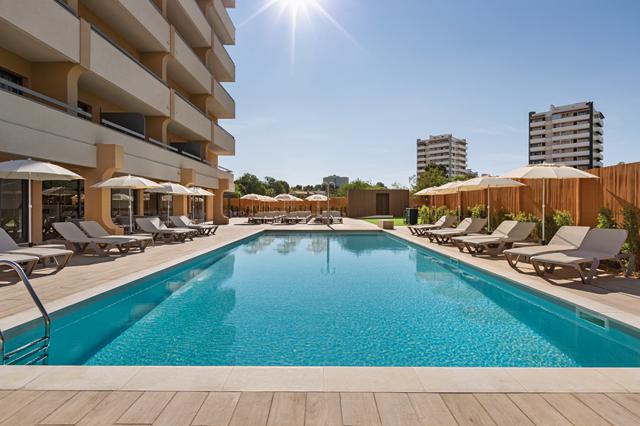Zon, zee, strand 4* Portugal € 375,- ❖ Sunweb