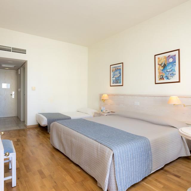 hotel-golden-coast-beach
