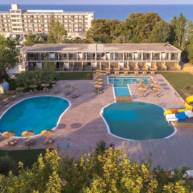hotel-blue-water-resort