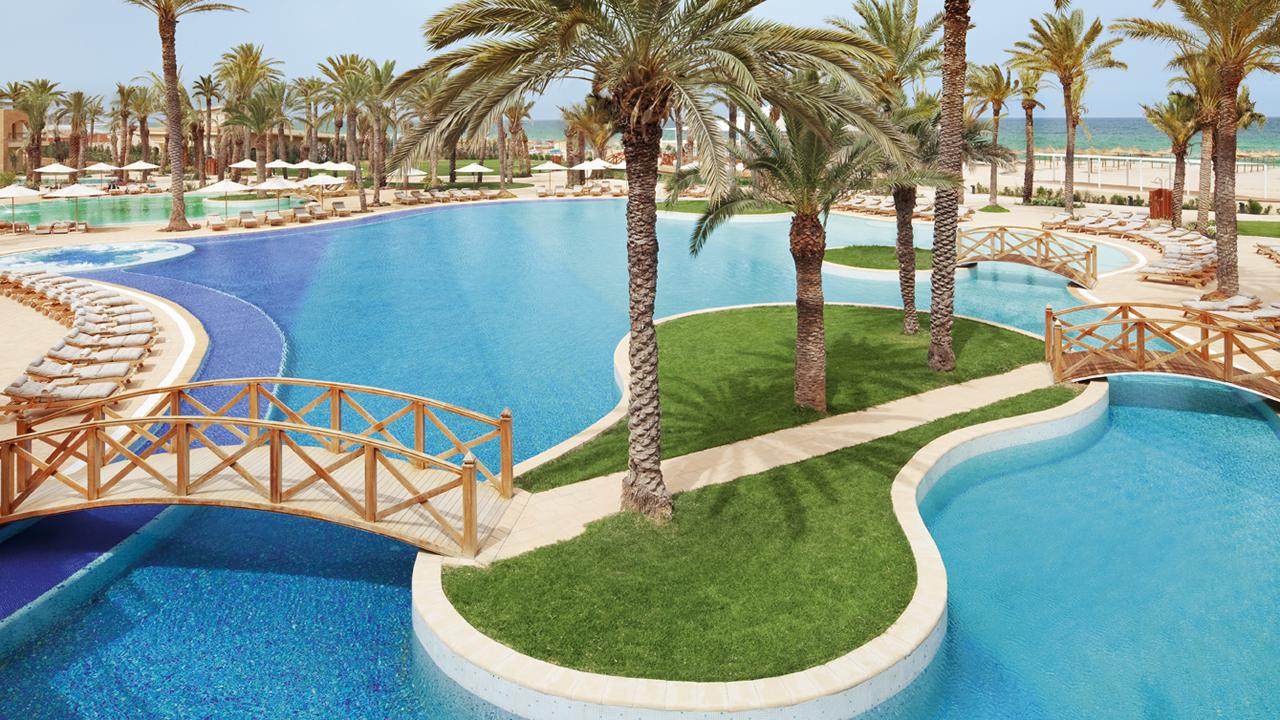 8 Dagen halfpension Hotel Mövenpick Resort & Marine Spa