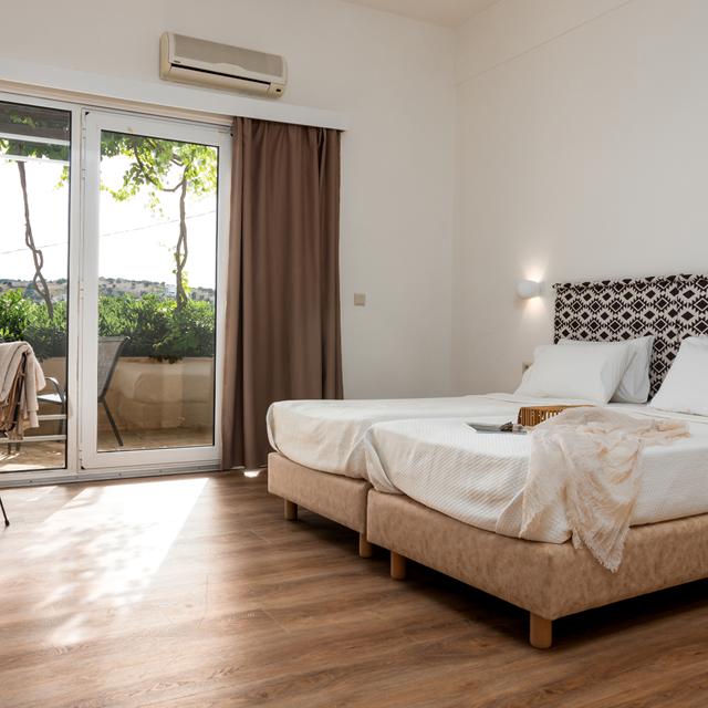 paralos-the-maxine-hotel-adults-only