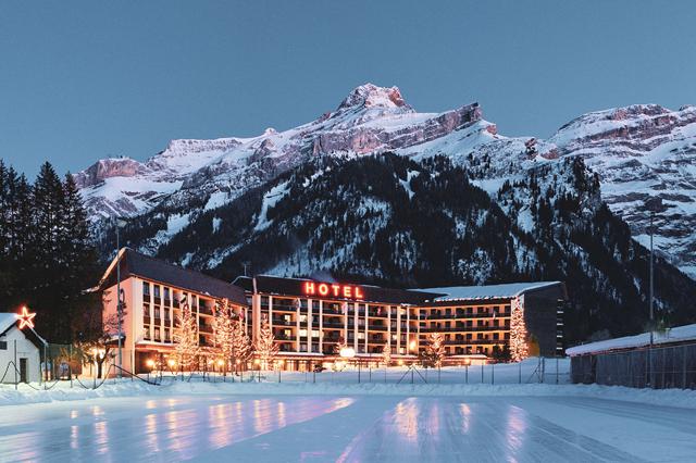 Ontspanning 4* Les Diablerets € 1704,- ❖ wifi, parkeerplaats, kluisje op kamer, zwembad, hond is welkom, sauna, restaurant(s), wellness