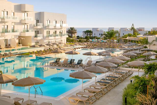 Vakantie 4* Protaras € 668,- ▷ kindvriendelijk resort