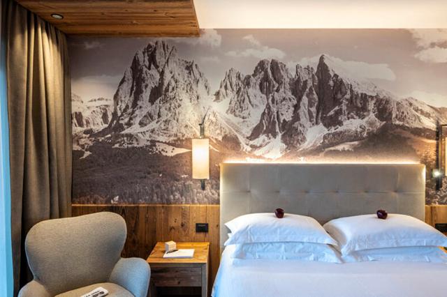 Luxueus 5* San Giovanni di Fassa € 1470,- ❖ restaurant(s), sauna, kluisje op kamer, fitness, wellness, zwembad, wifi, parkeerplaats, hond is welkom
