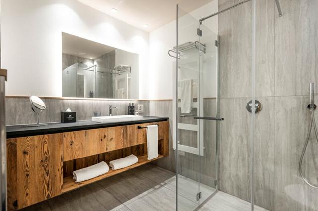 Luxueus 5* San Giovanni di Fassa € 1470,- ❖ restaurant(s), sauna, kluisje op kamer, fitness, wellness, zwembad, wifi, parkeerplaats, hond is welkom
