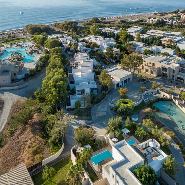 lindian-village-curio-collection-by-hilton