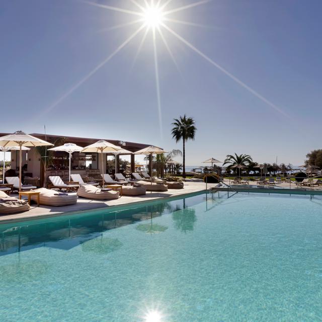 lindian-village-curio-collection-by-hilton