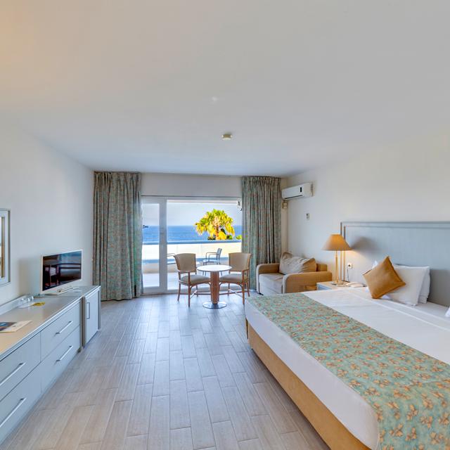 hotel-grand-blue-sky