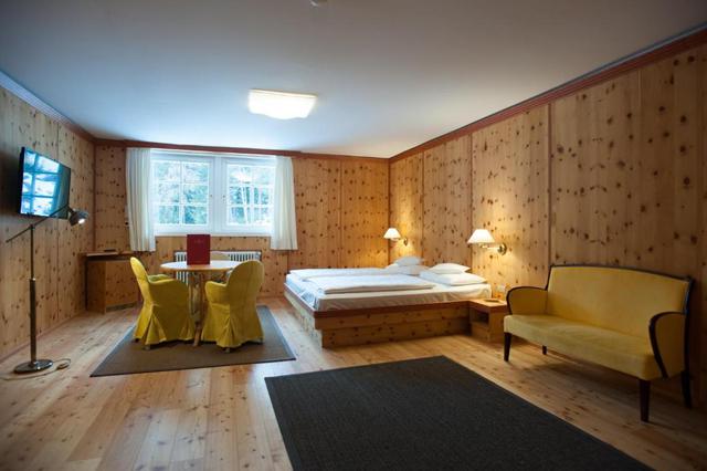 Sneeuwzeker 4* San Candido € 1040,- ➤ kluisje op kamer, hond is welkom, wellness, zwembad, restaurant(s), parkeerplaats, sauna, wifi