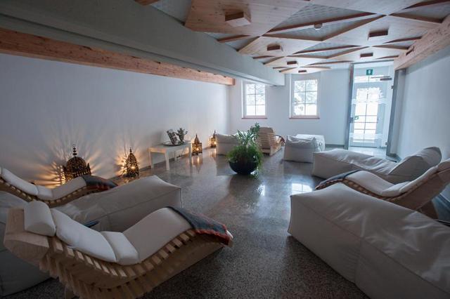 Sneeuwzeker 4* San Candido € 1040,- ➤ kluisje op kamer, hond is welkom, wellness, zwembad, restaurant(s), parkeerplaats, sauna, wifi