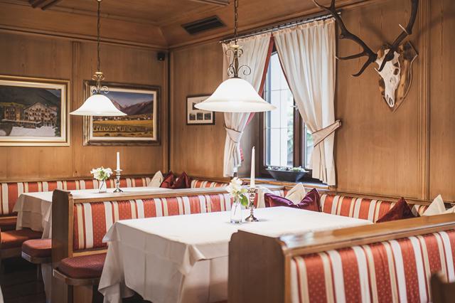 Appartement 3* Dolomiti Superski € 1214,- 【wellness, restaurant(s), parkeerplaats, kluisje op kamer, wifi, sauna, zwembad】