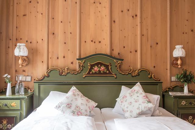 Skivakantie 3* Raurisertal € 853,- ➤ hond is welkom, wifi, parkeerplaats, kluisje op kamer, sauna, tennisbaan, restaurant(s)