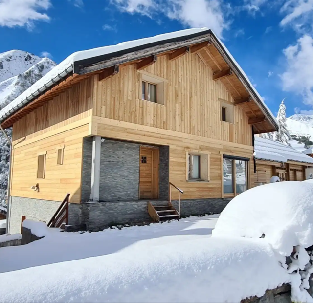 Chalet Bon Amour.